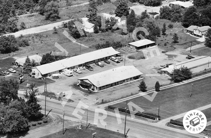 Burks Woodland Lake Motel - 1982